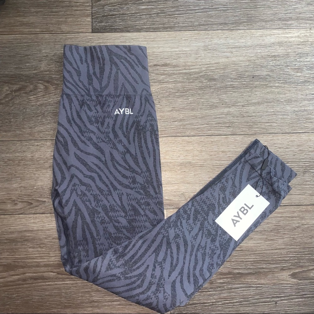 BRAND NEW AYBL Animal Seamless Leggings in “Slate Blue”